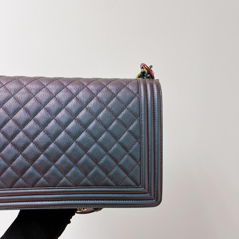 Quilted Caviar New Medium Boy Bag Iridescent Green
