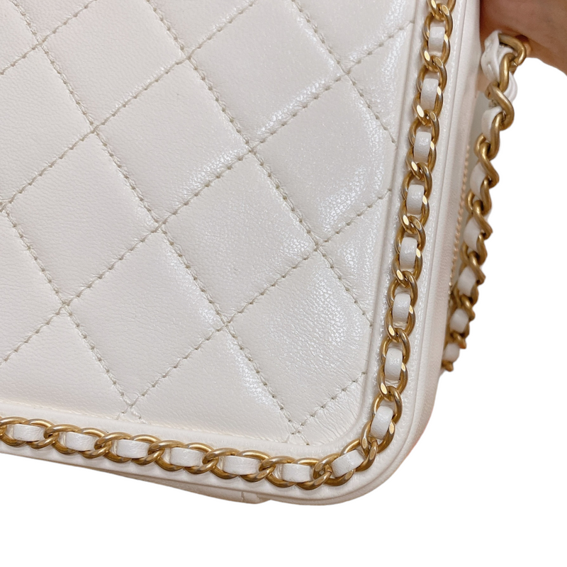 Chained Medium Caviar Quilted Vanity Case White GHW
