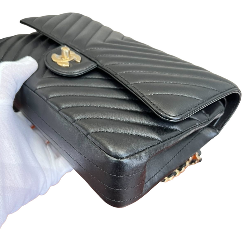 Medium Classic Chevron Calfskin Black GHW