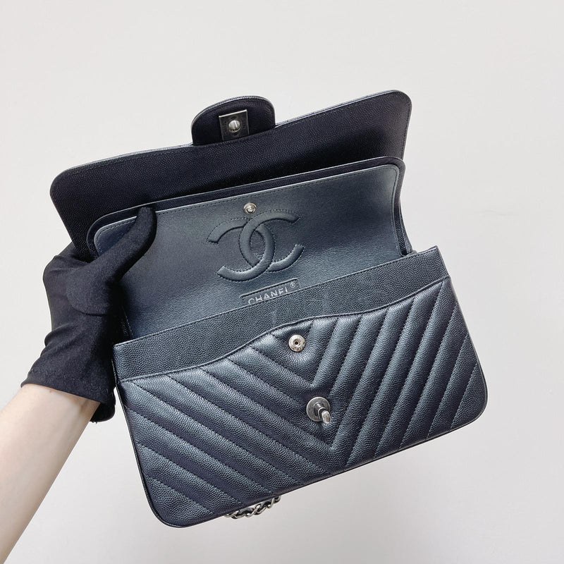 Classic Flap Medium Chevron Caviar Black RHW