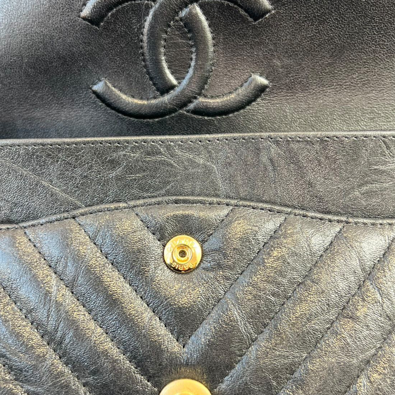 Classic Flap Medium Chevron Metallic Calfskin Black GHW