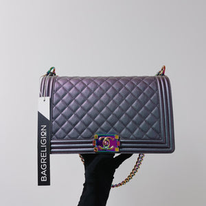 Quilted Caviar New Medium Boy Bag Iridescent Green