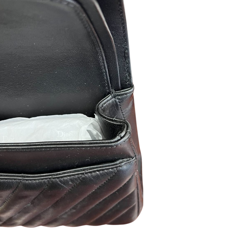 Medium Classic Chevron Calfskin Black GHW