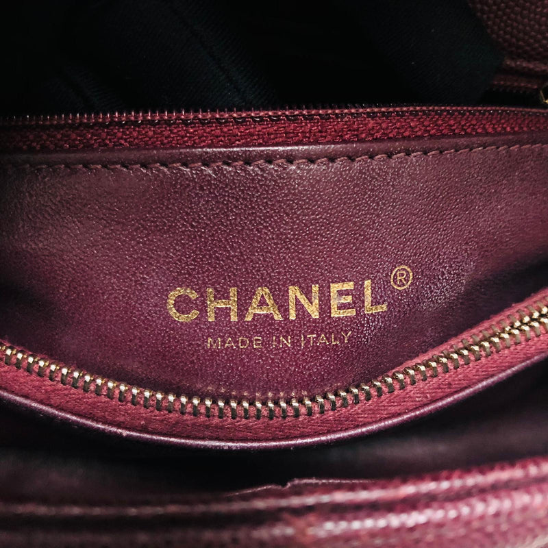 What's in My Bag! Chanel Classic Flap Medium - In Burgundy Caviar