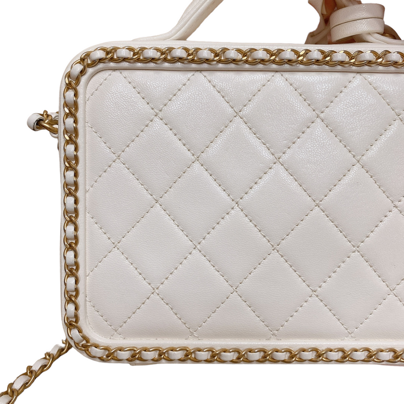Chained Medium Caviar Quilted Vanity Case White GHW