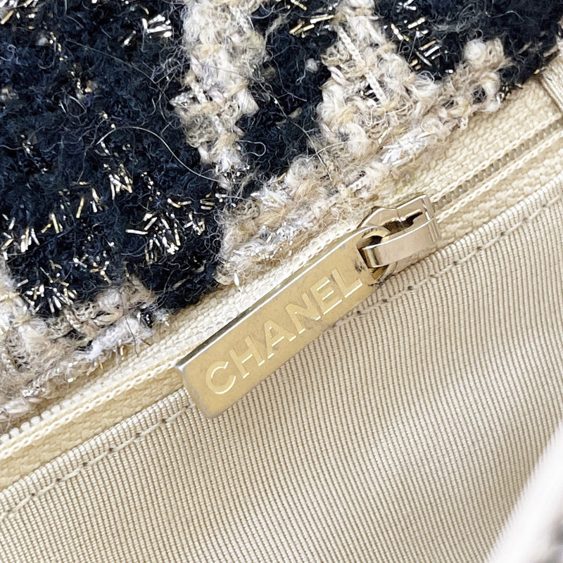 Chanel Chanel 19 Small Flap Bag in 19K Beige Houndstooth Tweed | Dearluxe