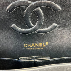 Classic Flap Medium Chevron Metallic Calfskin Black GHW