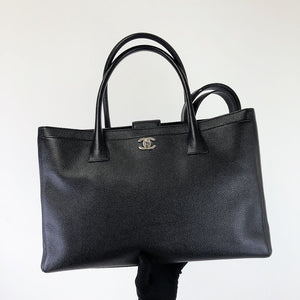 Executive Cerf Tote Caviar Black SHW