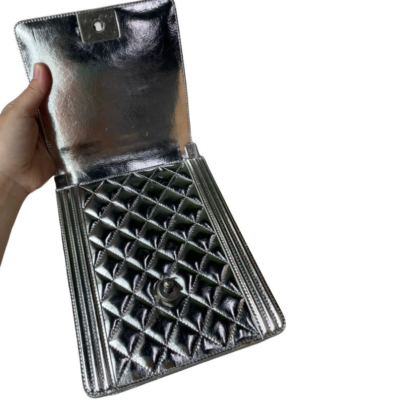 Vertical North South Boy Silver RHW