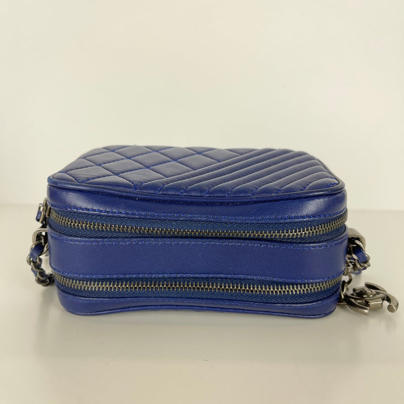 Pre-owned Chanel Coco Boy Camera Bag Quilted Chevron Small Blue