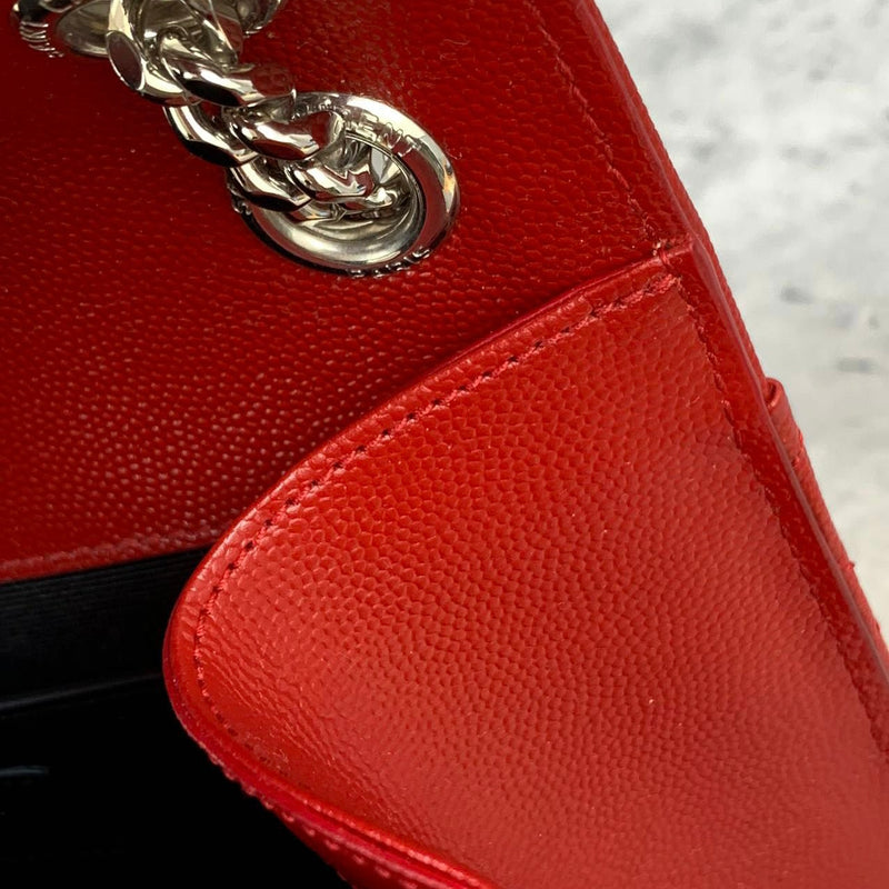 Medium Envelope Grain de Poudre Red GHW