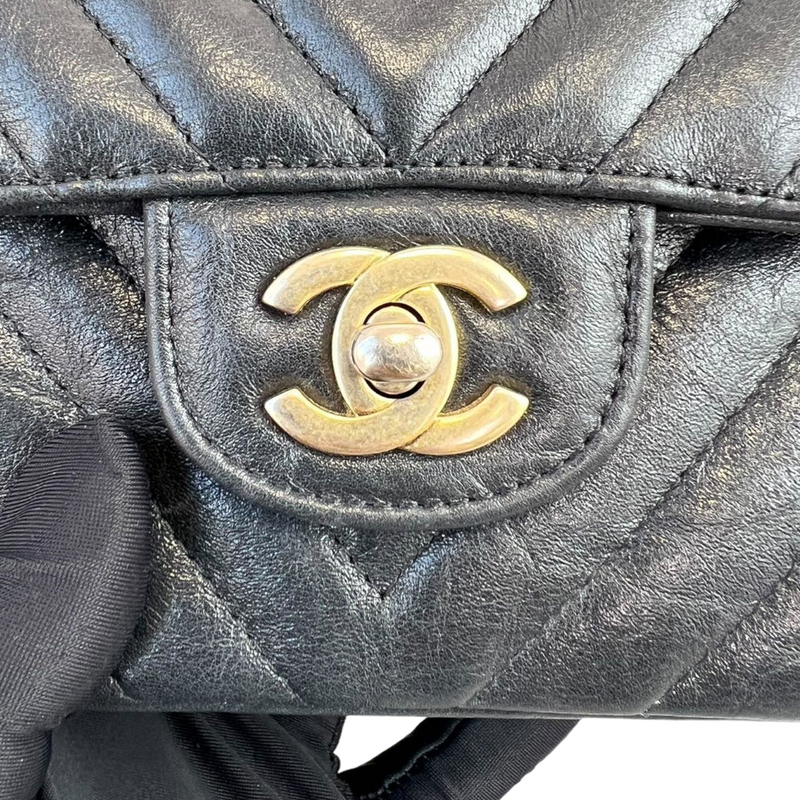 Classic Flap Medium Chevron Metallic Calfskin Black GHW
