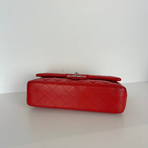 Classic Flap Medium Lambskin Red SHW