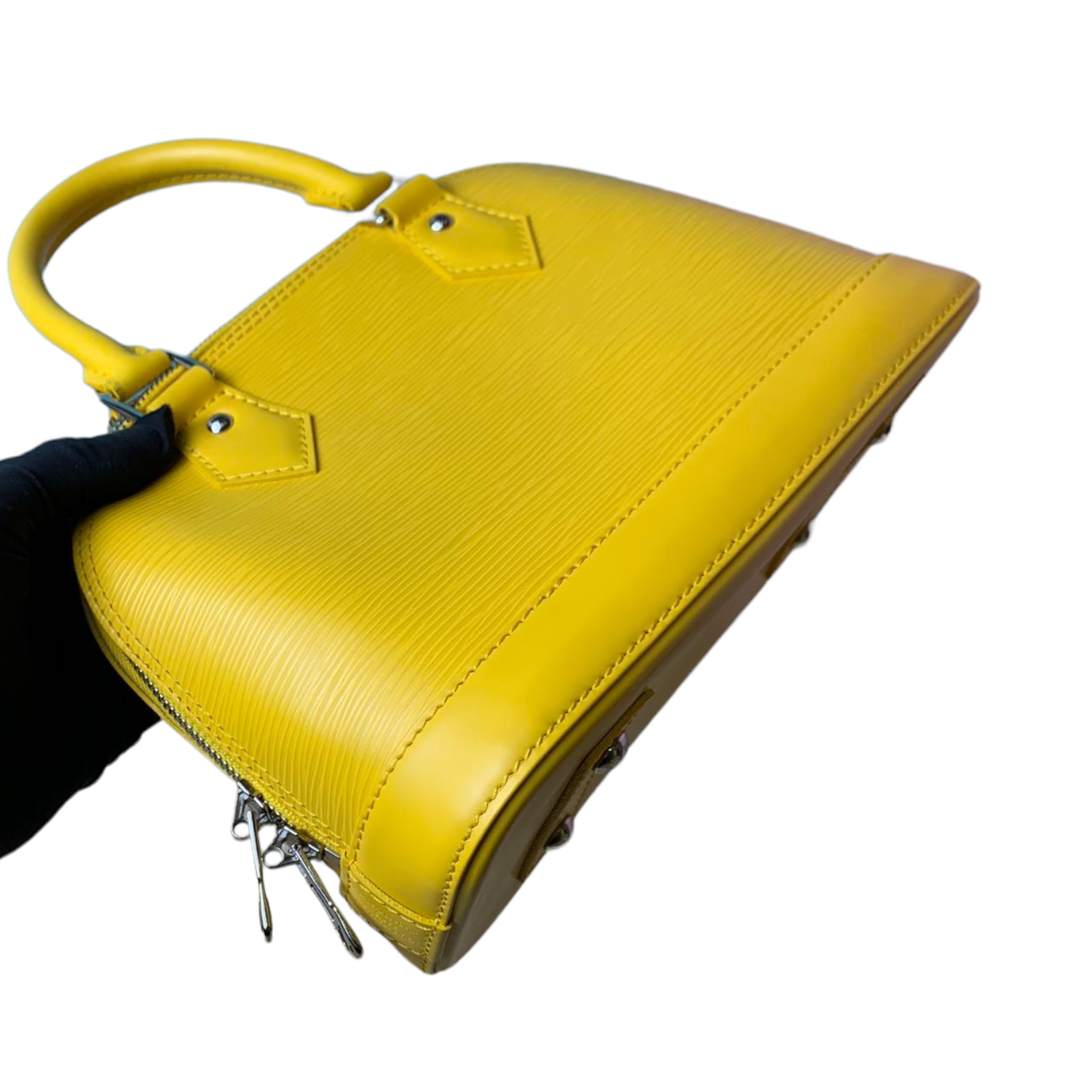 LOUIS VUITTON イエロー アルマBB エピレザー　ハンドバッグ Louis Vuitton Yellow Epi Alma BB – Modaselle