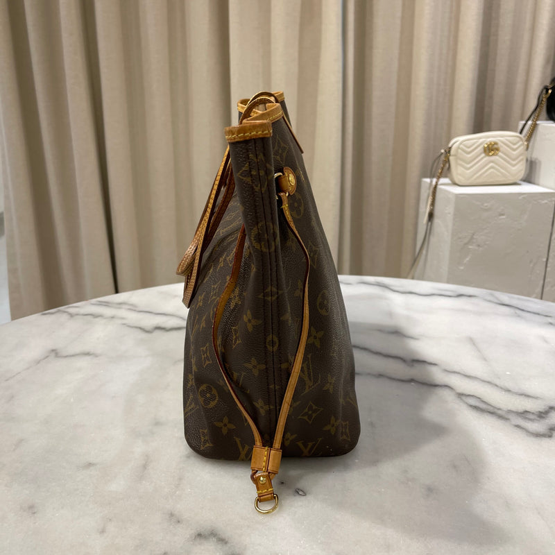 Louis Vuitton Neverfull MM in Monogram Canvas