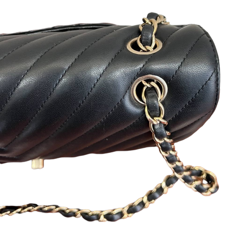 Medium Classic Chevron Calfskin Black GHW
