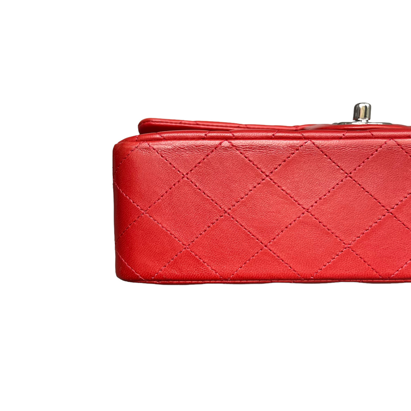 Medium Classic Double Flap Lambskin Red SHW