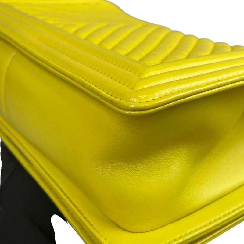 Chevron Boy Old Medium Calfskin Yellow RHW