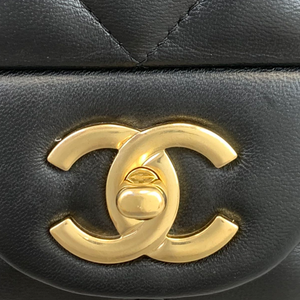 Classic Single Flap Maxi Lambskin Black GHW