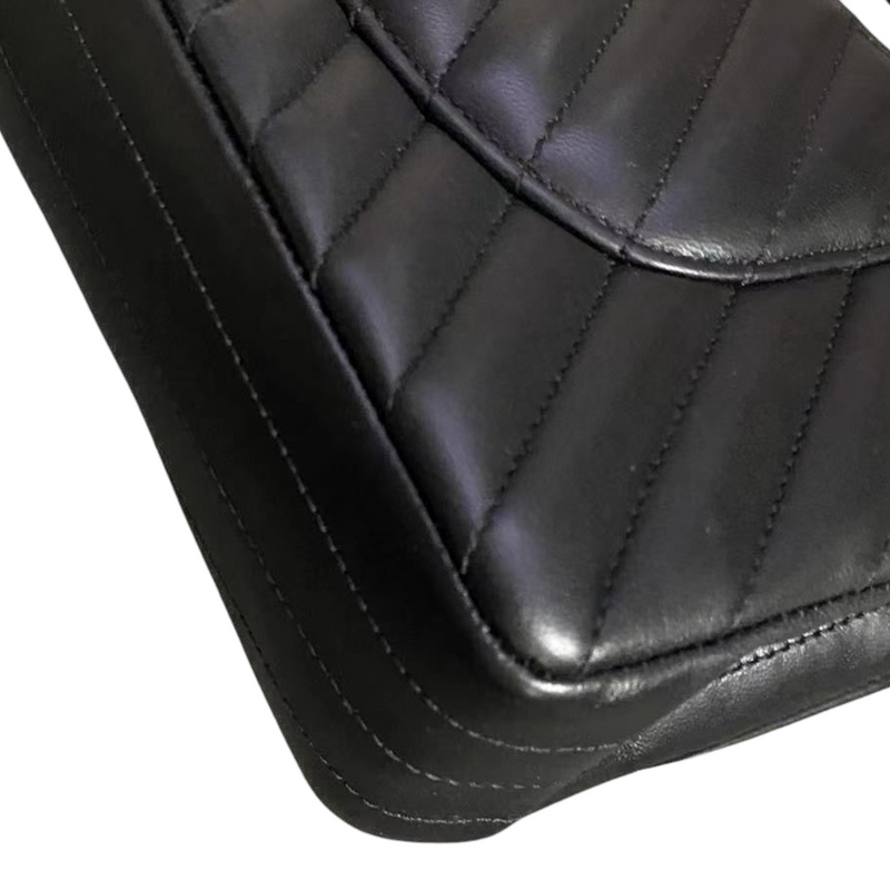 Medium Classic Chevron Calfskin Black GHW