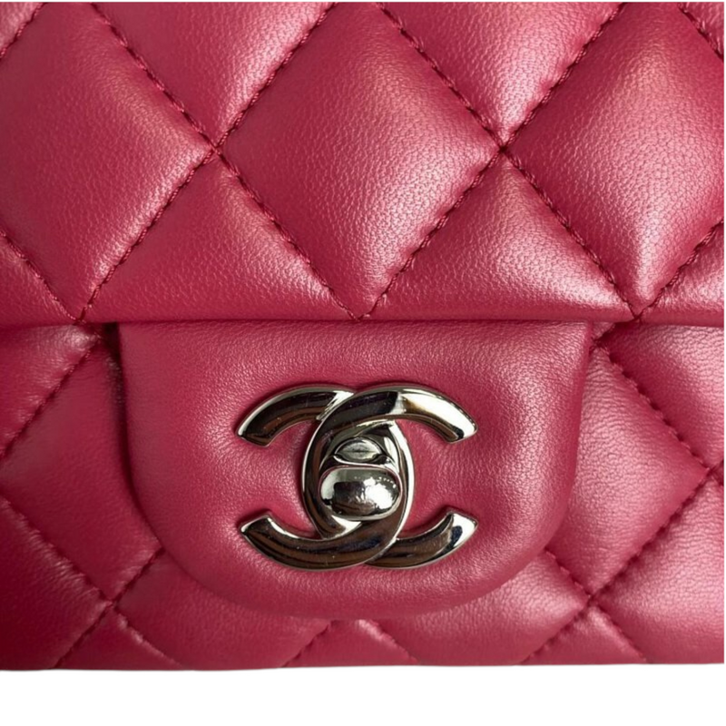 Chanel Red Classic Flap Bag Mini ○ Labellov ○ Buy and Sell Authentic Luxury