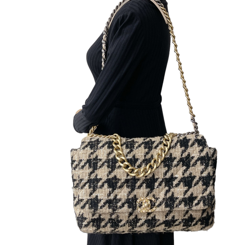 Chanel 19 Medium Flap Bag in Black And White Houndstooth Tweed - ASL19 –  LuxuryPromise