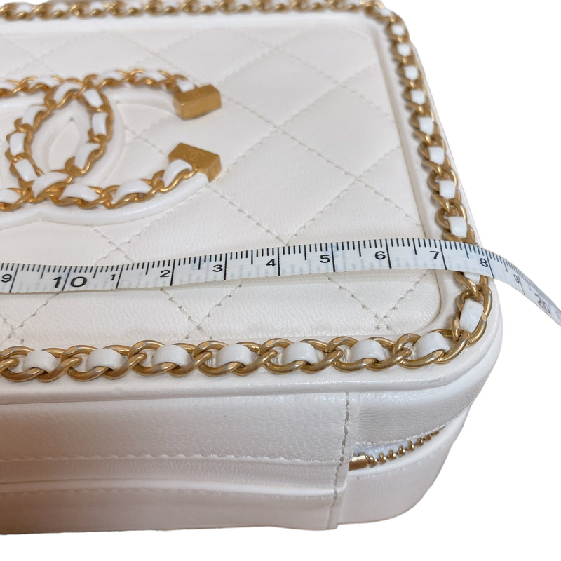 Chained Medium Caviar Quilted Vanity Case White GHW
