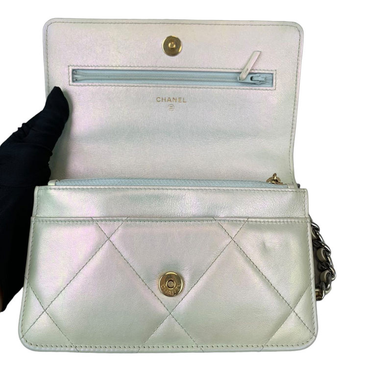 19 Quilted WOC Iridescent White
