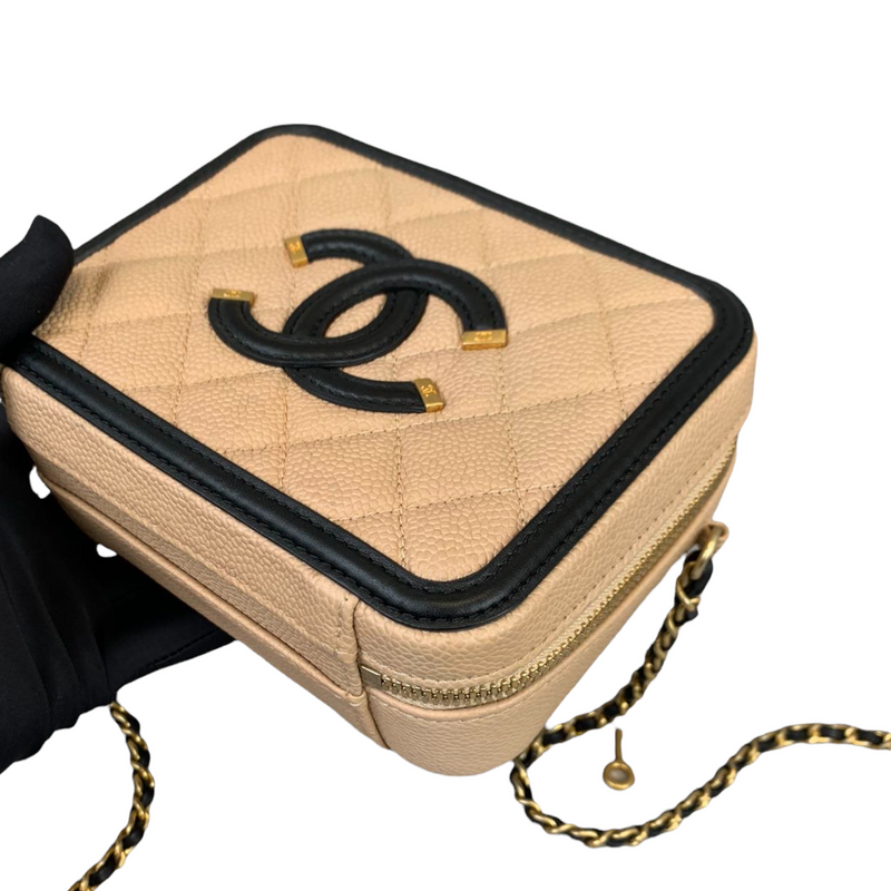 CHANEL Filigree Small Black Caviar Cosmetic Crossbody Vanity Case Bag –  Fashion Reloved