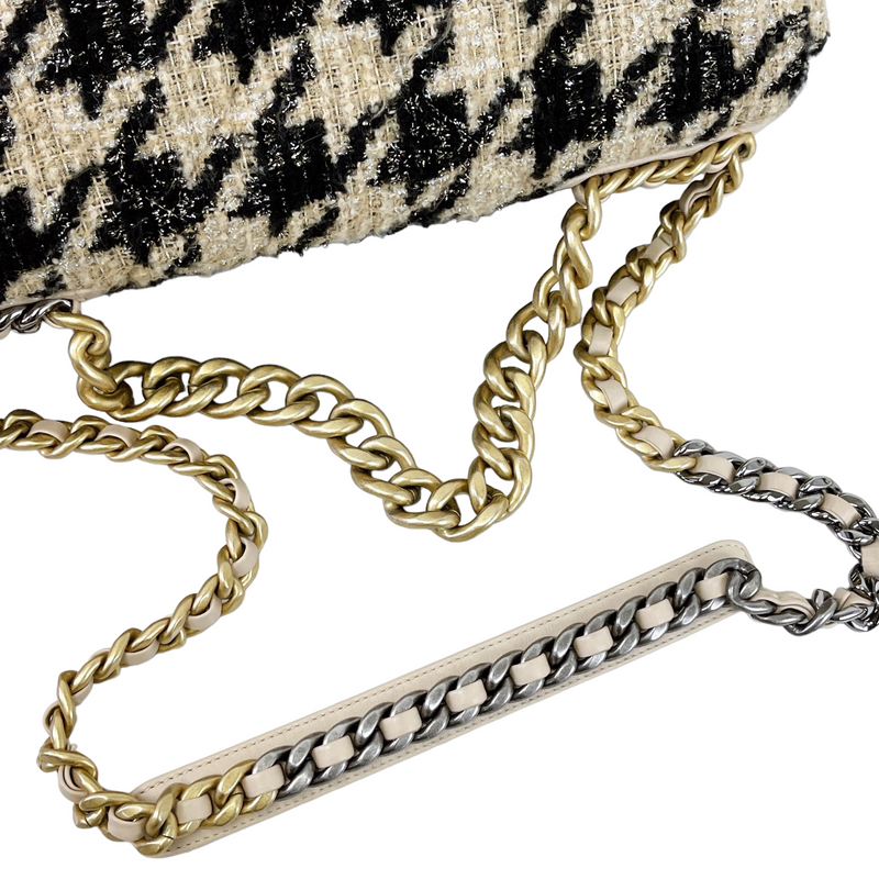 Chanel Chanel 19 Small Flap Bag in 19K Beige Houndstooth Tweed | Dearluxe