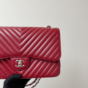Classic Flap Jumbo Caviar Red Chevron SHW