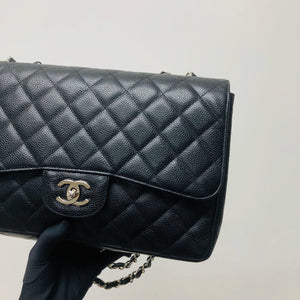Single Flap Classic Jumbo in Black Caviar with SHW