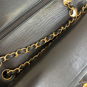 Vintage Classic Flap Medium Lambskin Black GHW