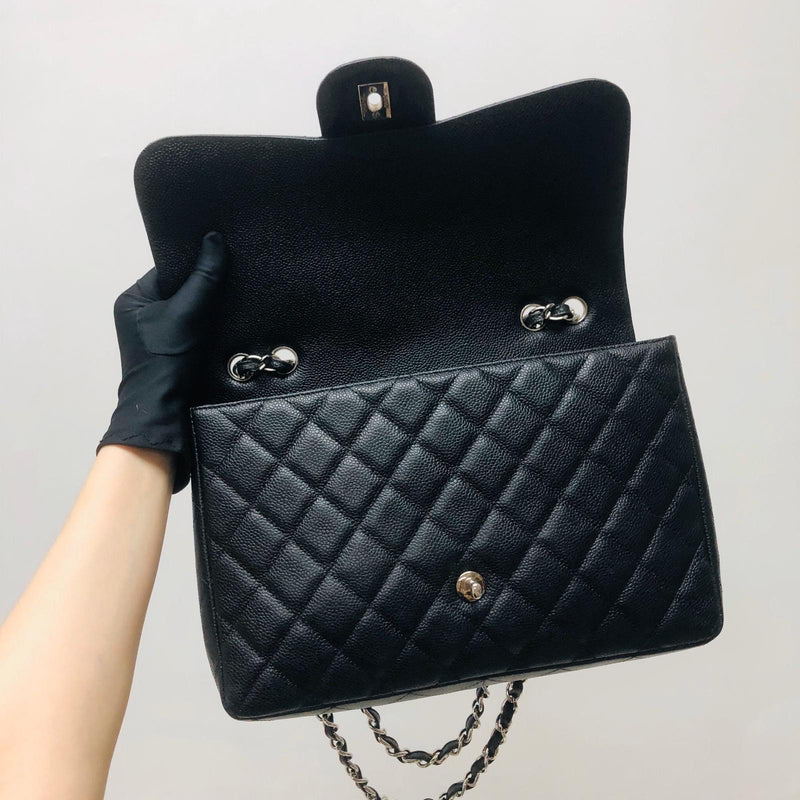 Single Flap Classic Jumbo in Black Caviar with SHW