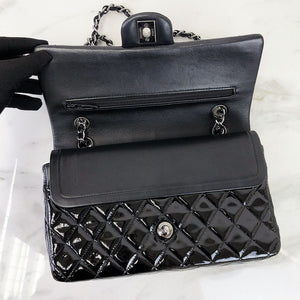 Medium Classic Flap Patent Black SHW