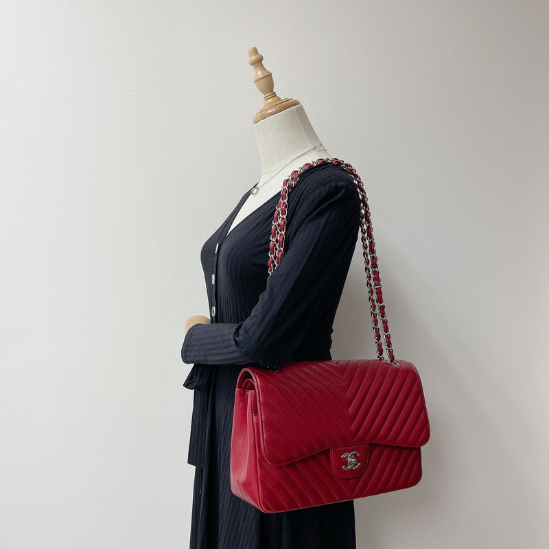 Classic Flap Jumbo Caviar Red Chevron SHW