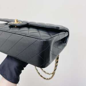 Classic Flap Medium Lambskin Black GHW