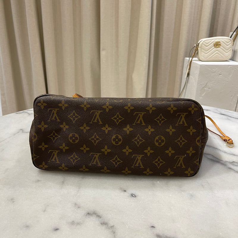 Louis Vuitton Limited Edition Turquoise Monogram V Neverfull MM