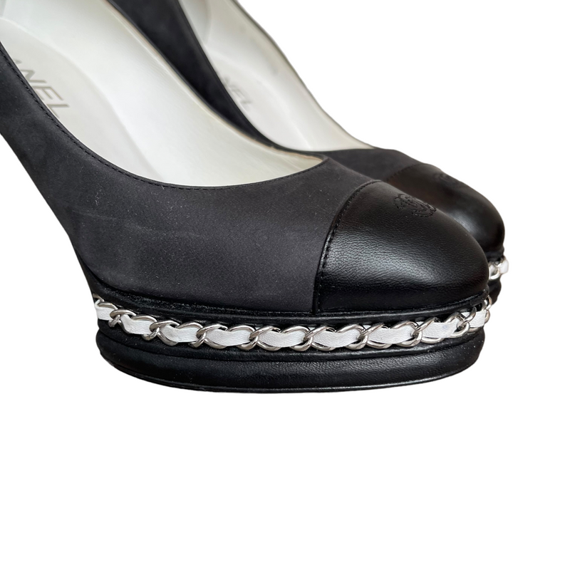 Chain Around Pumps CC Toe Cap Black