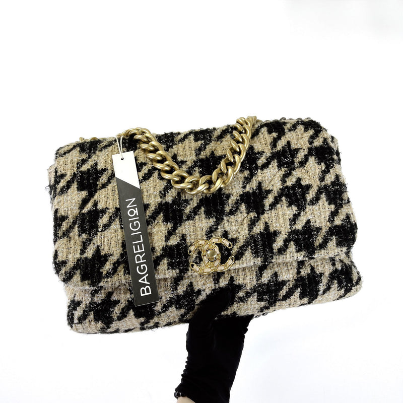 Chanel 19 Houndstooth Flap Bag Black / White Tweed